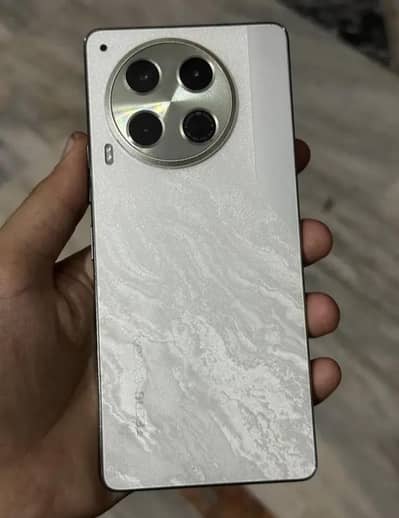 Tecno CAMON 30 with box 10/10