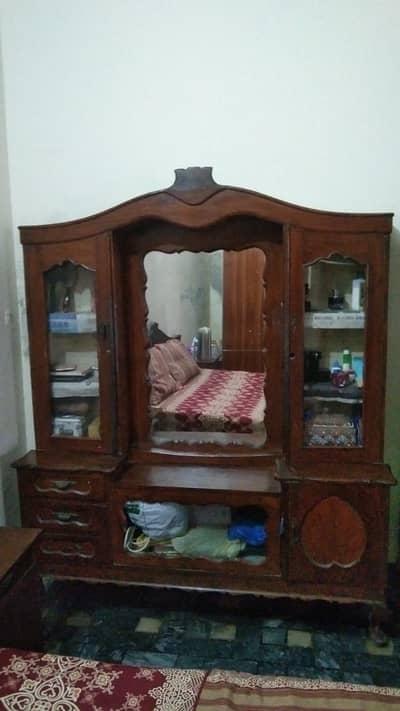 showcase and mirror set