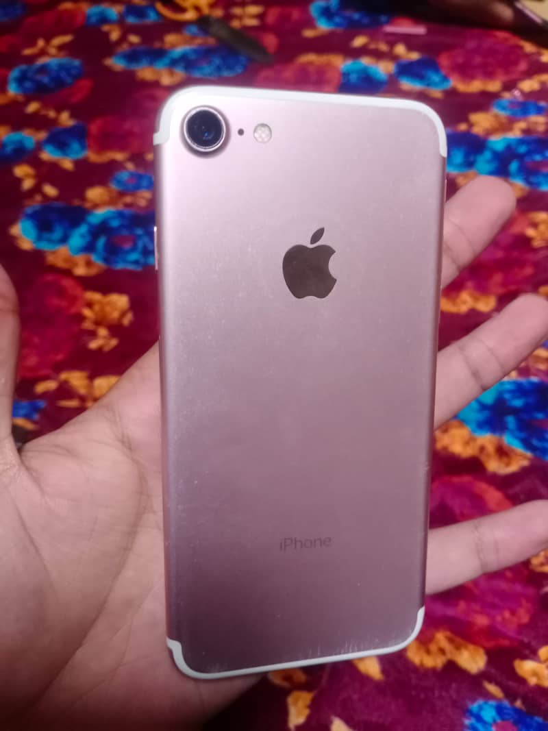 Apple iPhone 7 0