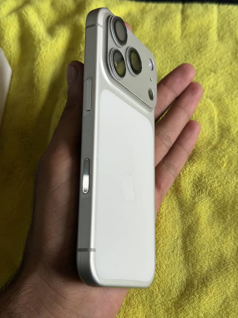Apple iPhone 17 Pro 3