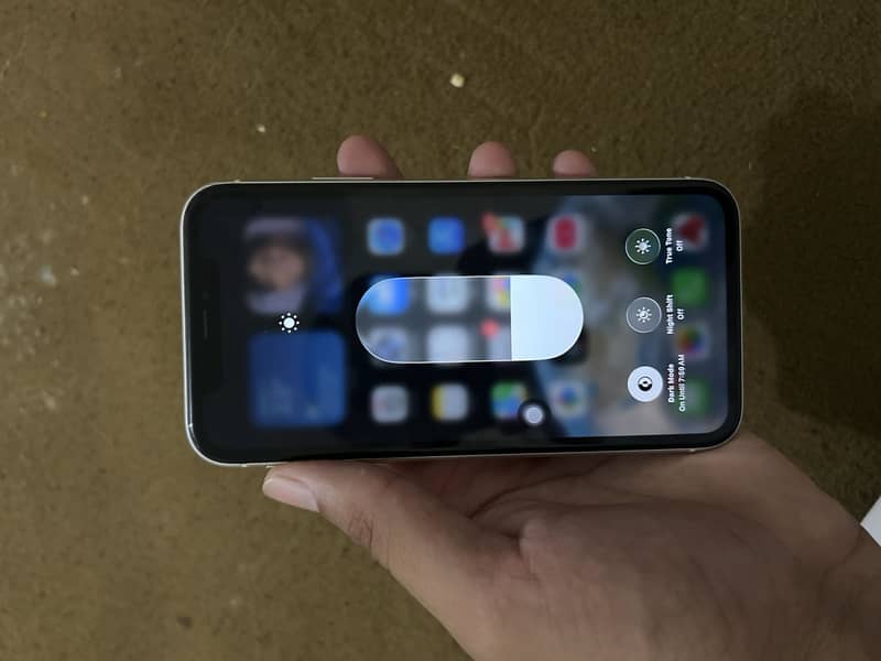 Iphone 11 e sim time avabl 40k 4