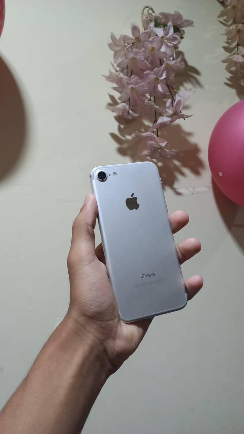 Apple iPhone 7 1