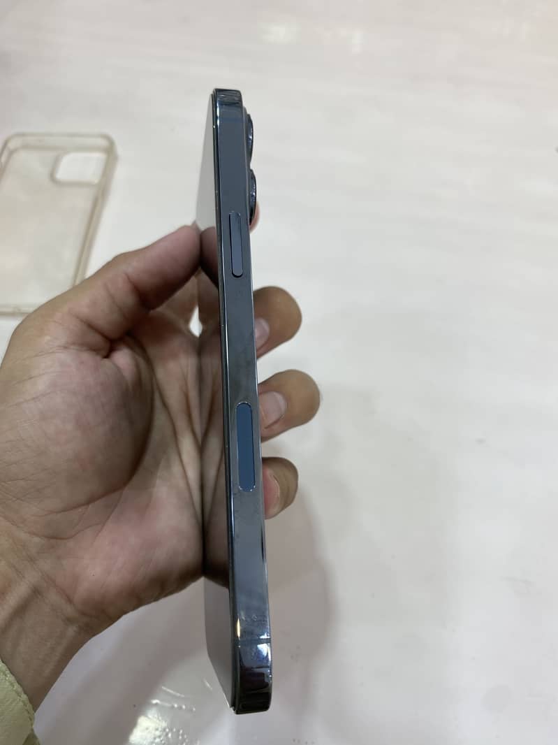 Apple iPhone 13 Pro Max 2