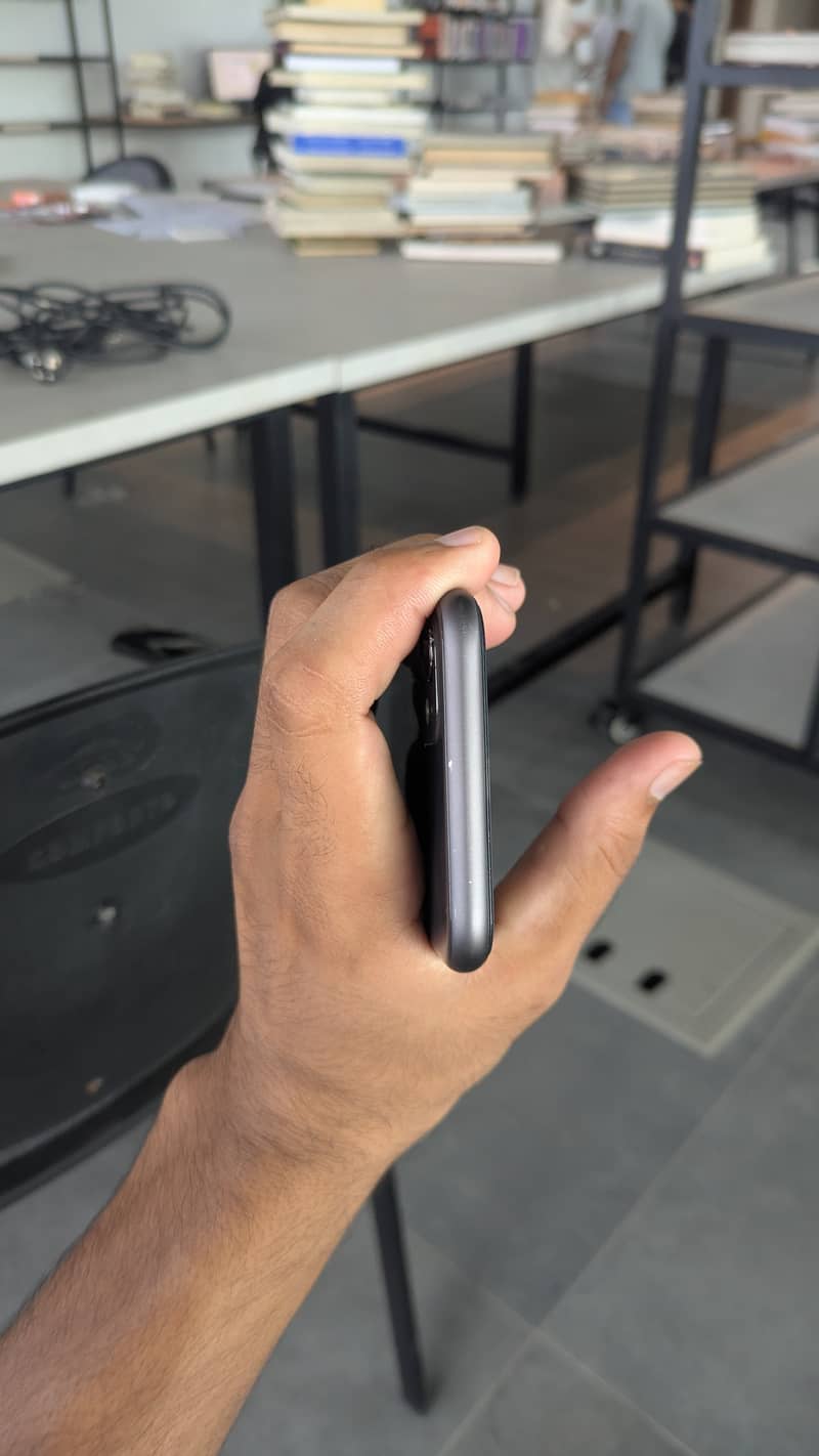 Apple iPhone 11 3