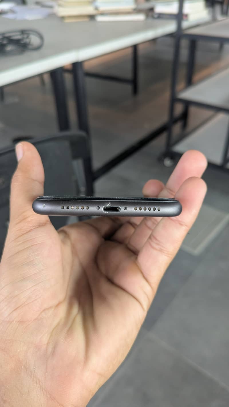 Apple iPhone 11 6