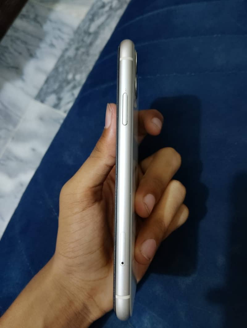 Apple iPhone 11 3