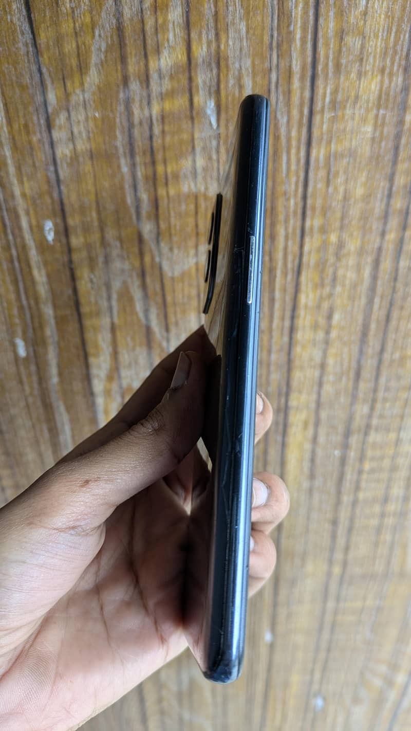 One Plus 9 5G 4