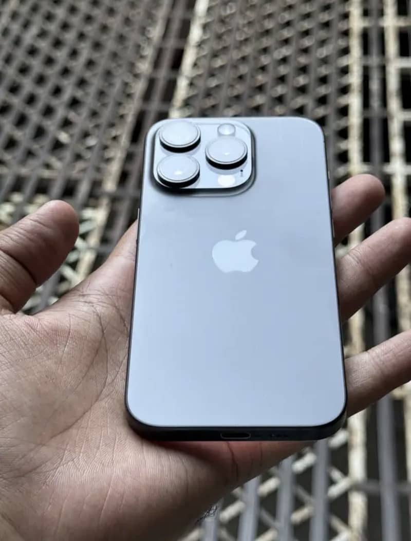 Apple iPhone 15 Pro 1