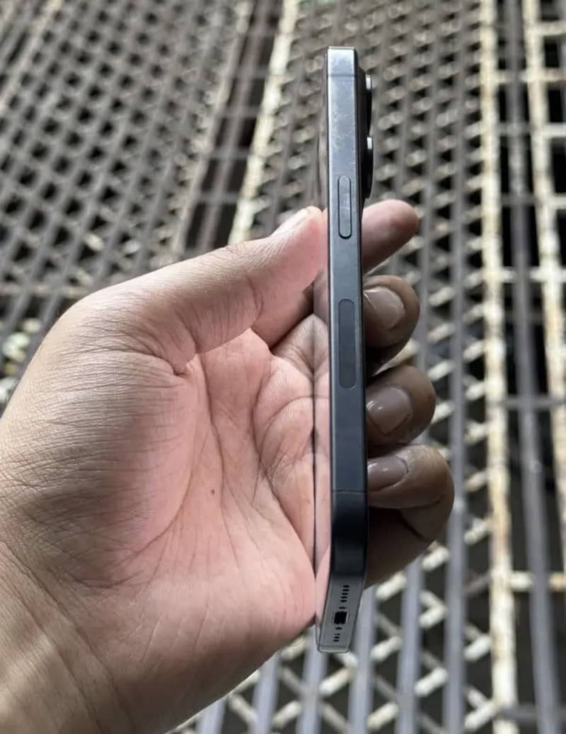 Apple iPhone 15 Pro 2