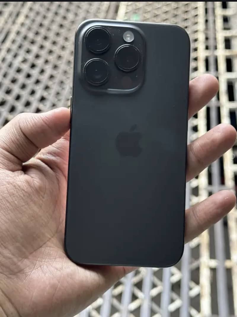 Apple iPhone 15 Pro 3