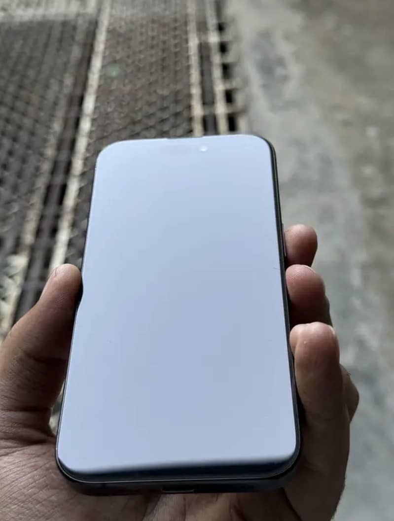 Apple iPhone 15 Pro 4