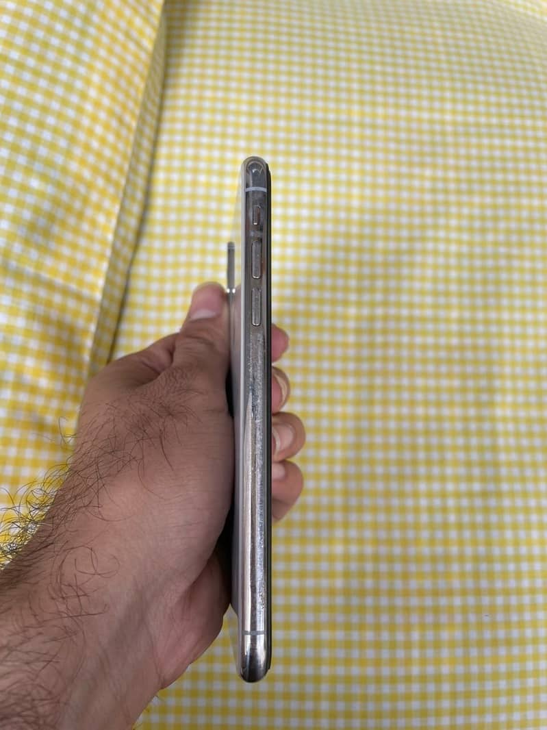 Apple iPhone X 3