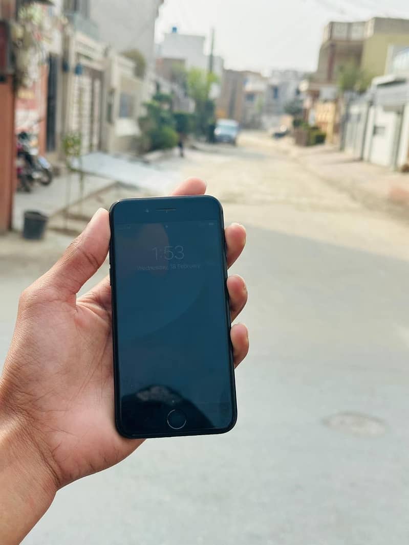 Apple iPhone 7 0