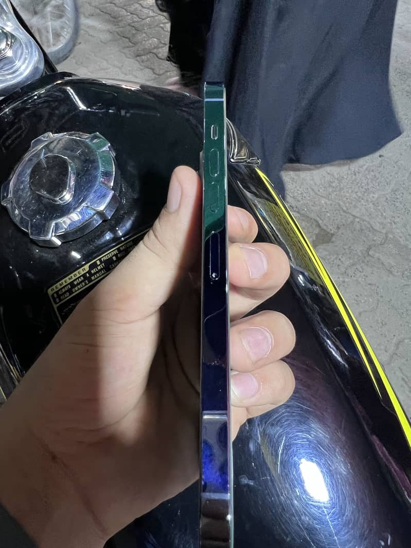 Apple iPhone 13 Pro Max 2