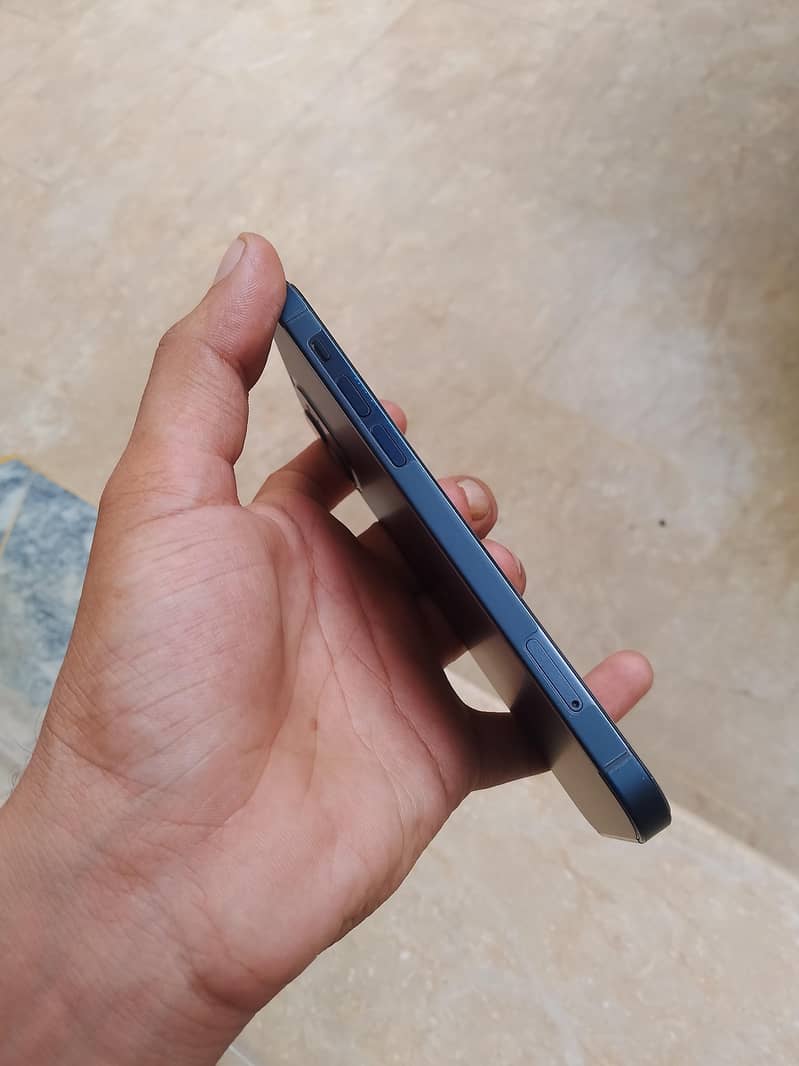 Apple iPhone 12 3
