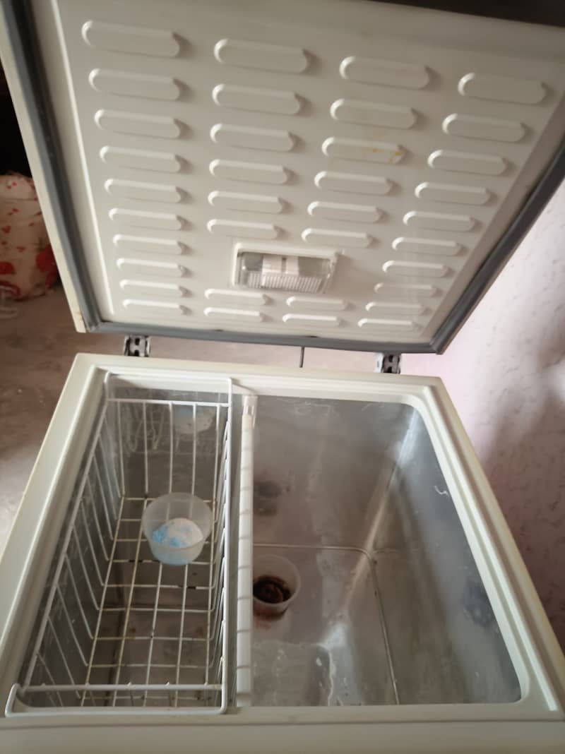 Dawlance deep freezer 1