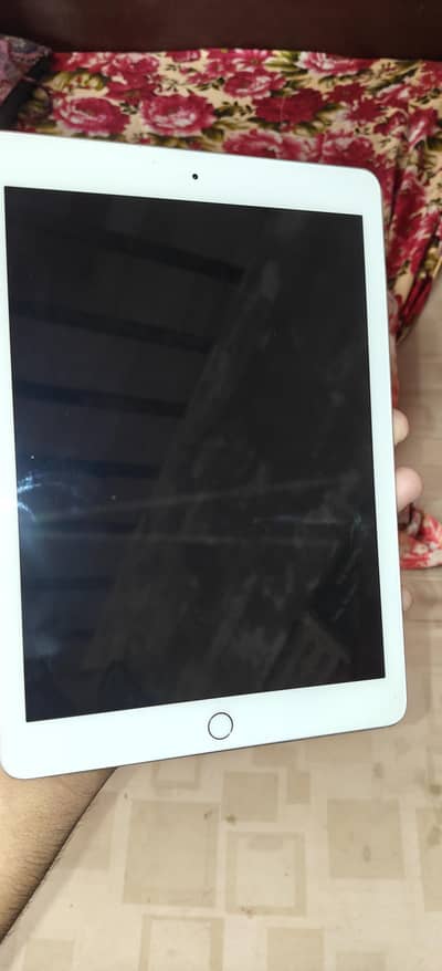 brand new i pad 5th gen 32 gb just box open box and charger available