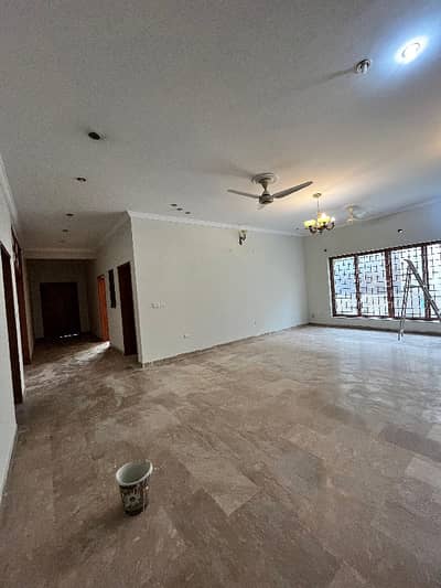 E-11 2 newly condition upper portion 2 1kanal house for rent