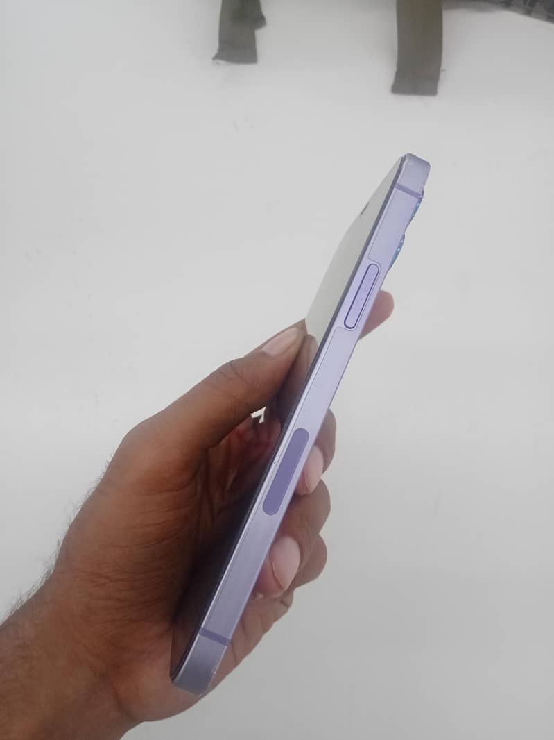 Apple iPhone 12 4