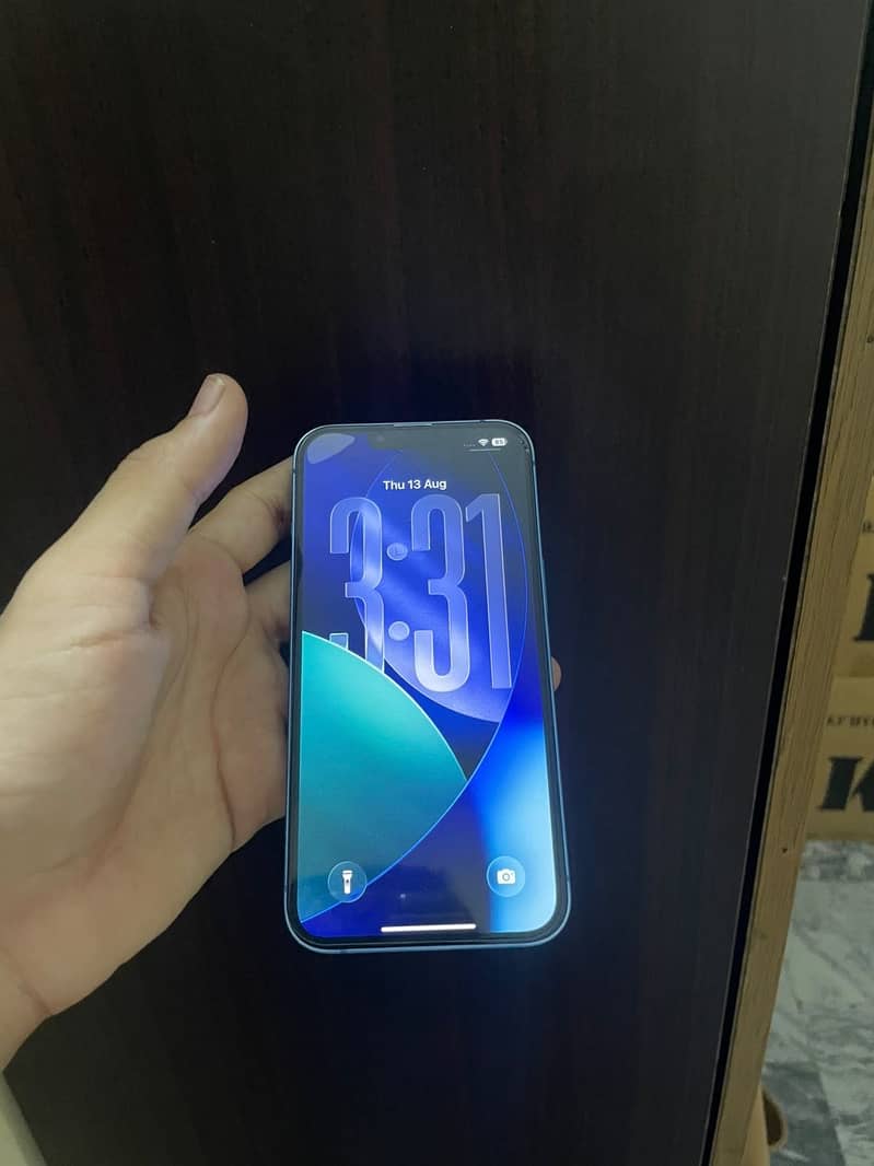 Apple iPhone 13 4