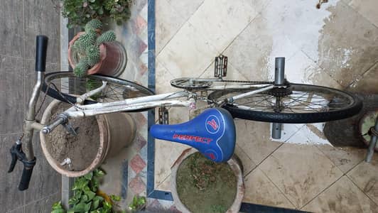 USED FOR MOUNTAINS,AMERICAN BYCTCLE,IN GOOD CONDITION,