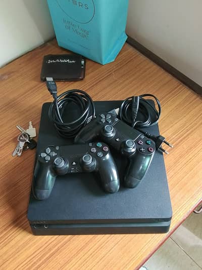 Playstation 4 Slim 500GB with 2 original controllers
