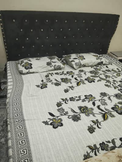 Bed and dressing for sell without matrass