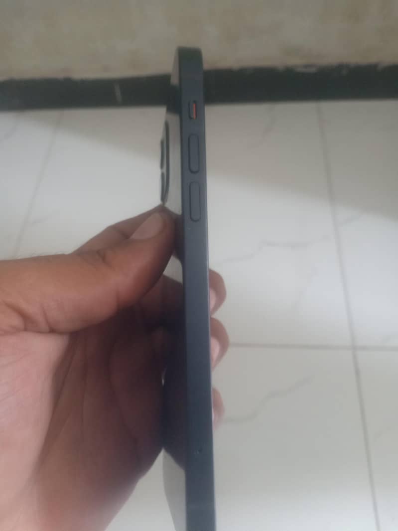 Apple iPhone 12 1