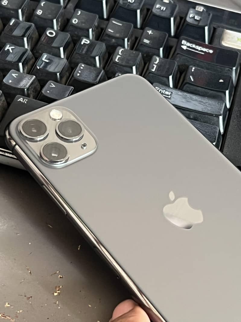 Apple iPhone 11 Pro Max 2