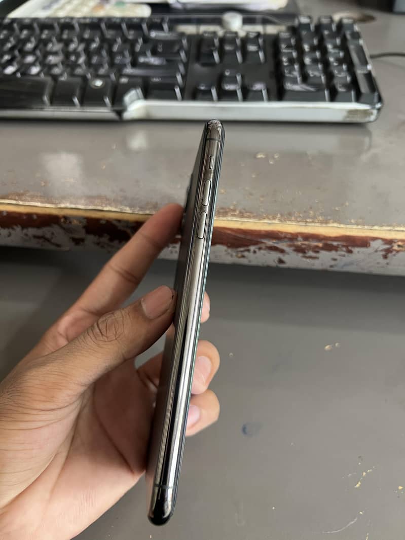 Apple iPhone 11 Pro Max 3