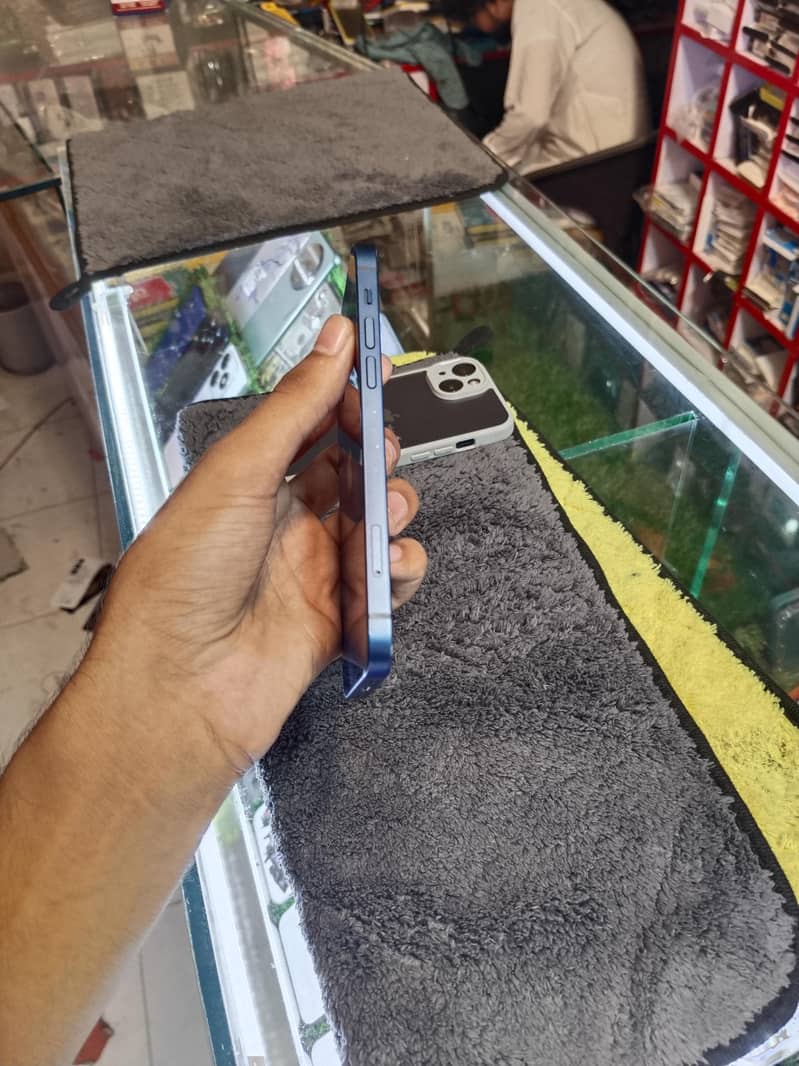 Apple iPhone 12 1