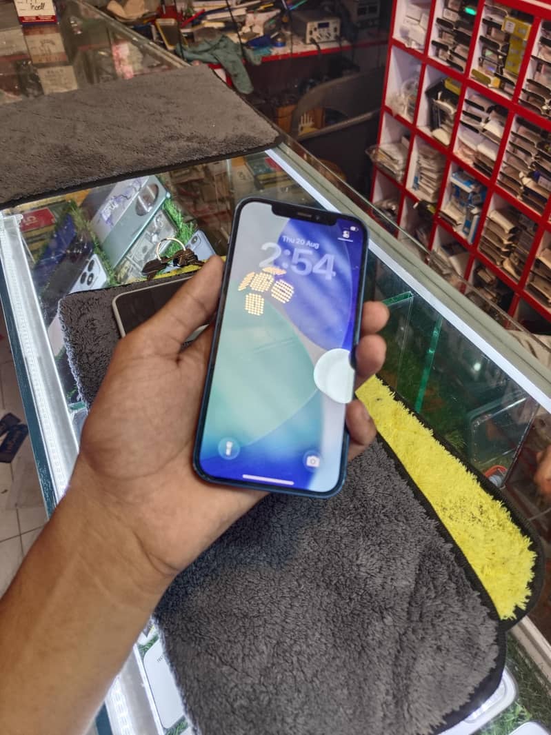Apple iPhone 12 3