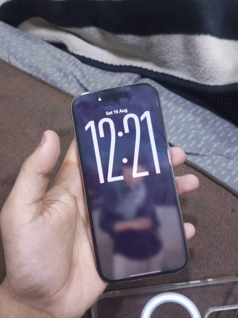 Apple iPhone 16 Pro 1