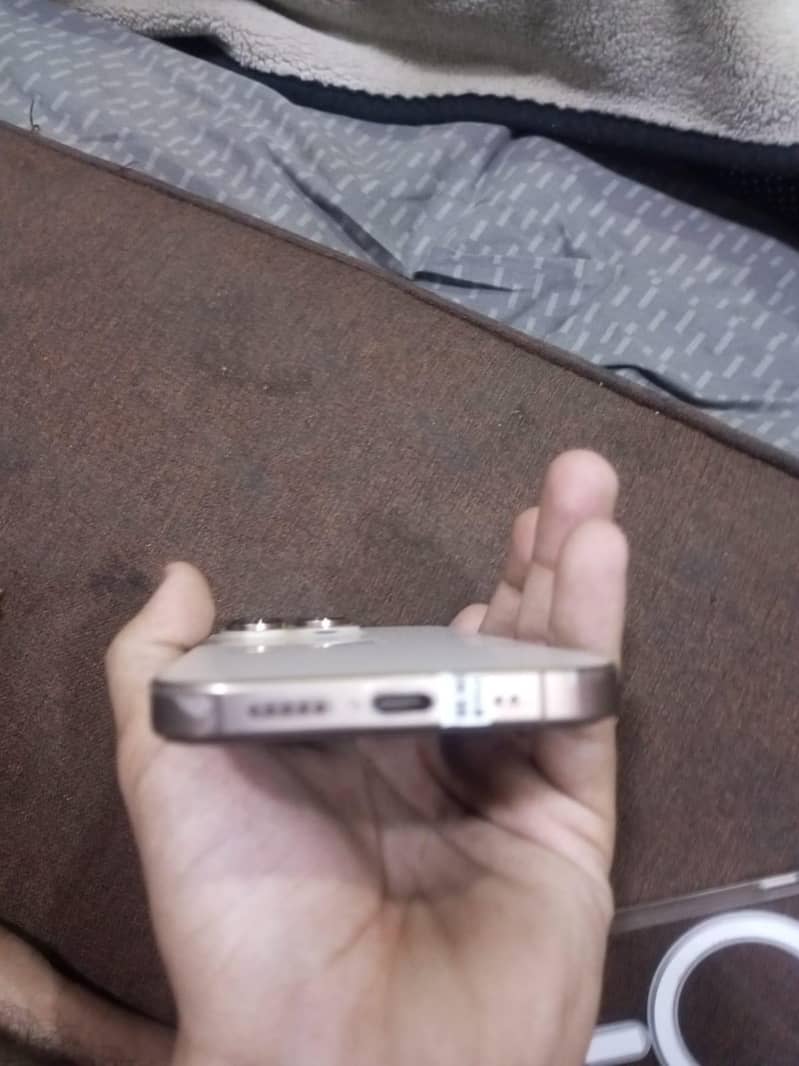 Apple iPhone 16 Pro 2