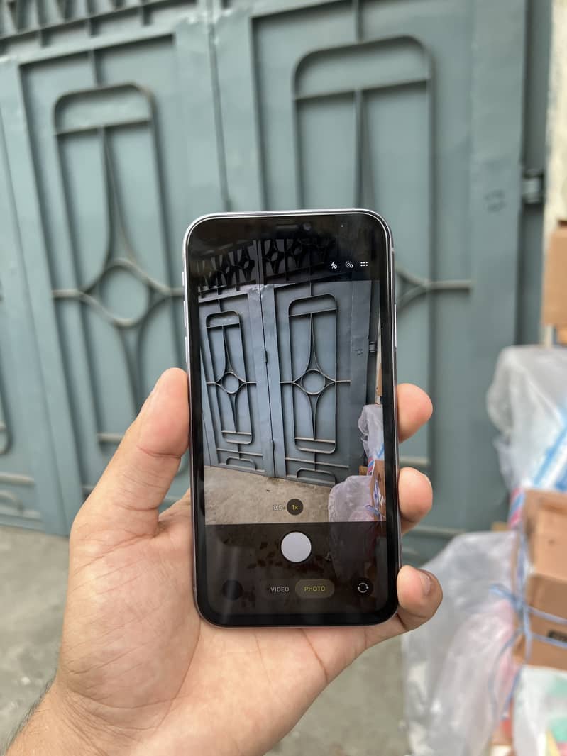 Apple iPhone 11 3