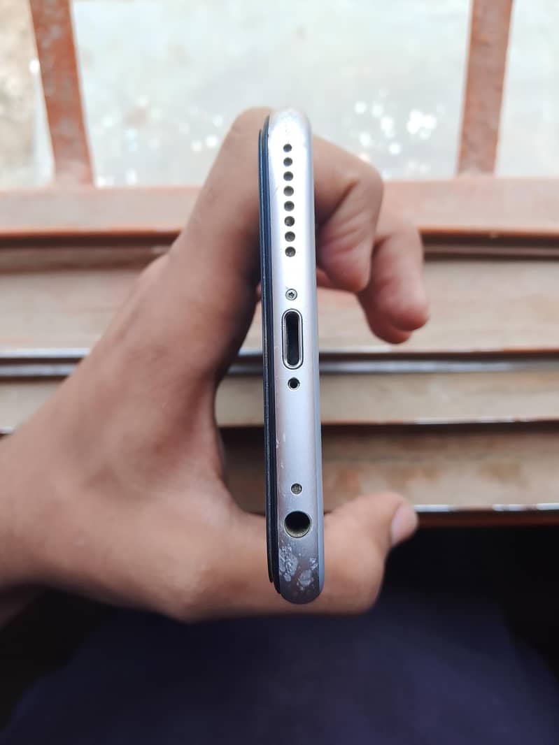 Apple iPhone 6S Plus 4