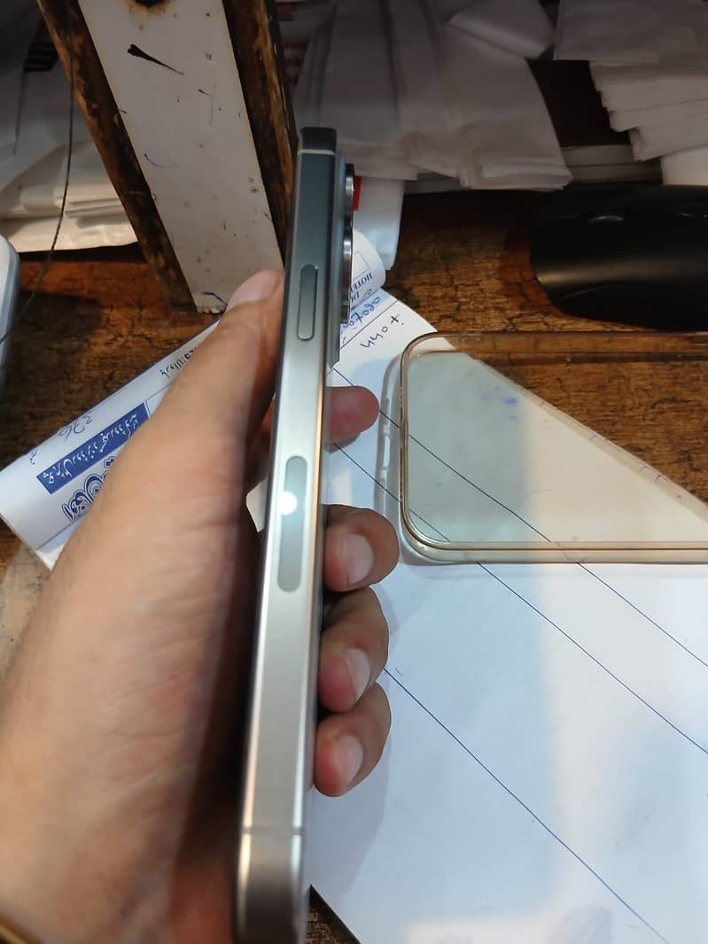 Apple iPhone 15 Pro Max 3