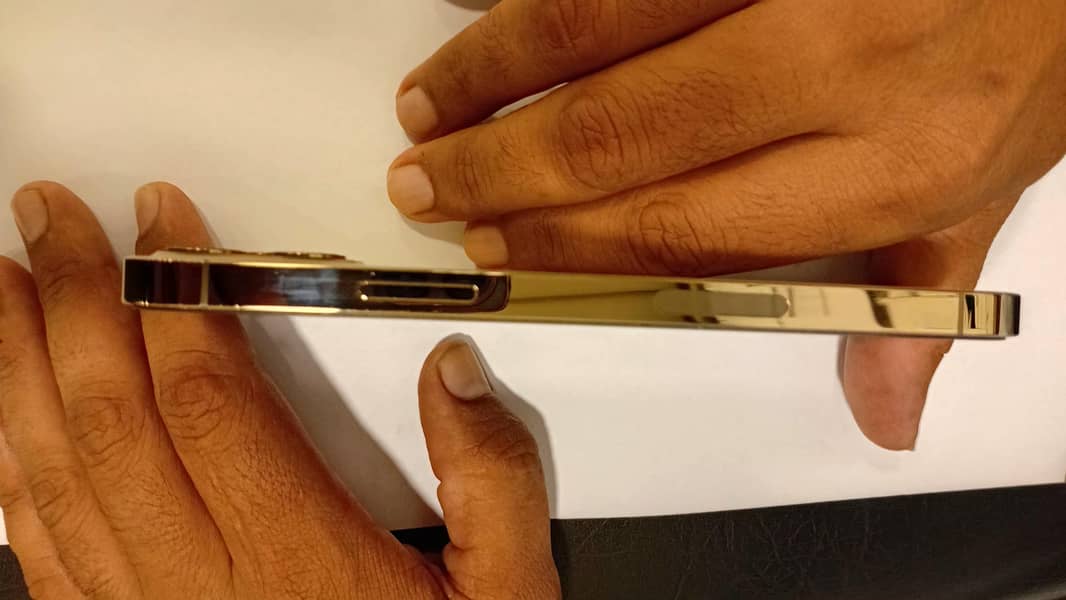 Apple iPhone 12 Pro 4