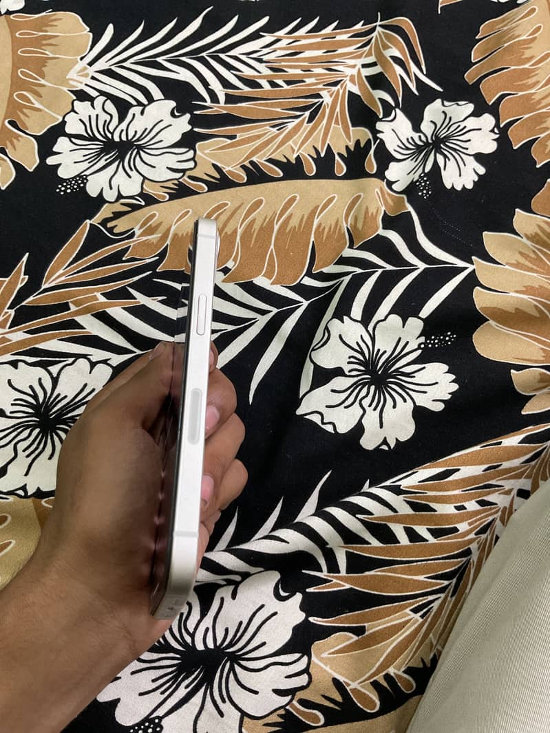 Apple iPhone 13 3