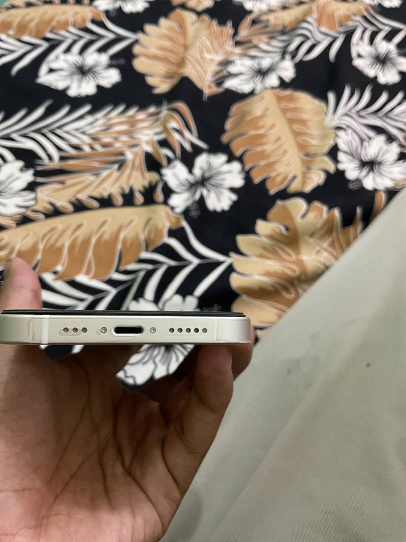 Apple iPhone 13 4