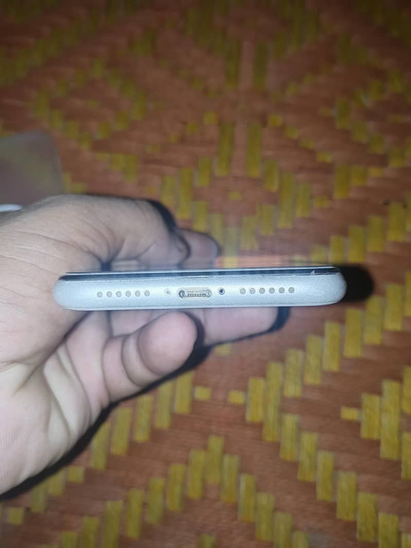 Apple iPhone XR 4