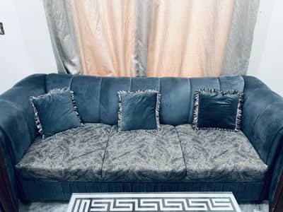 5 Seater Sofa Set Bilkul New + 5 Cousins