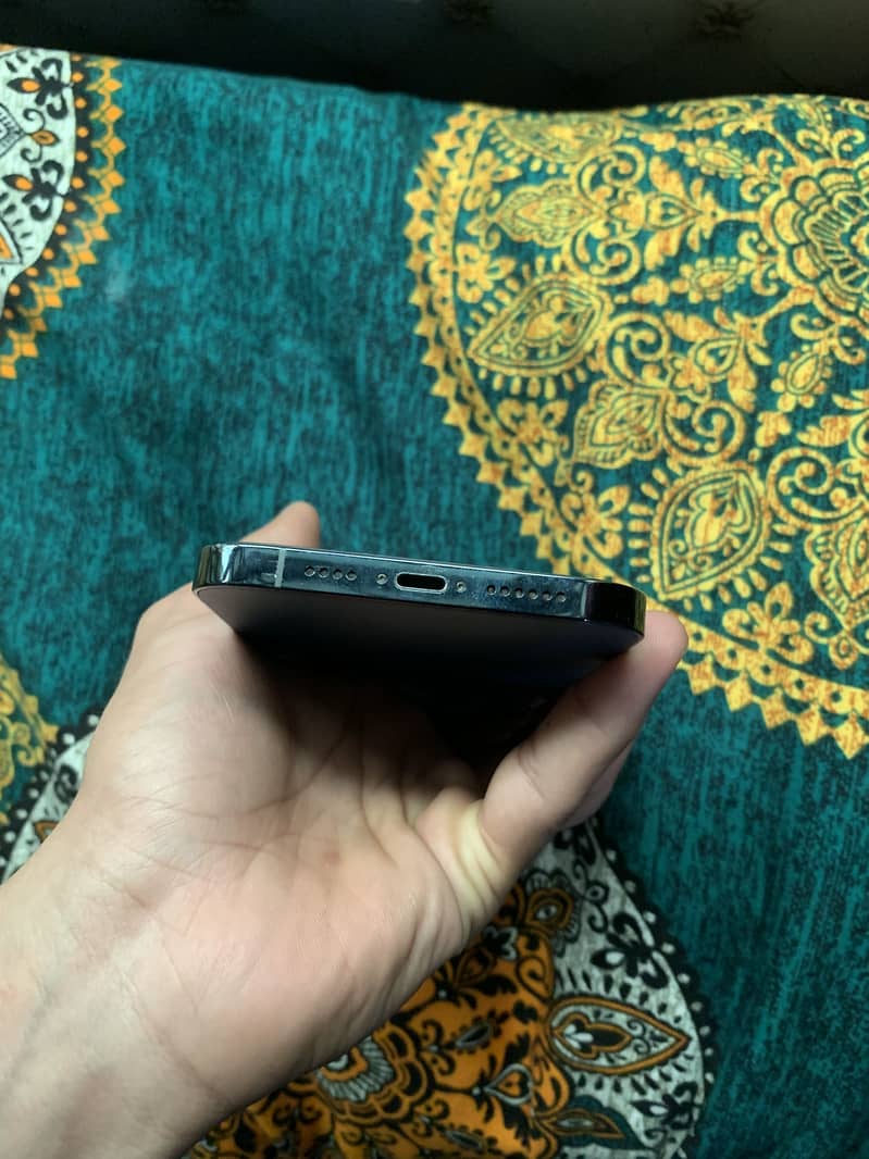 iPhone 12 Pro Max 4
