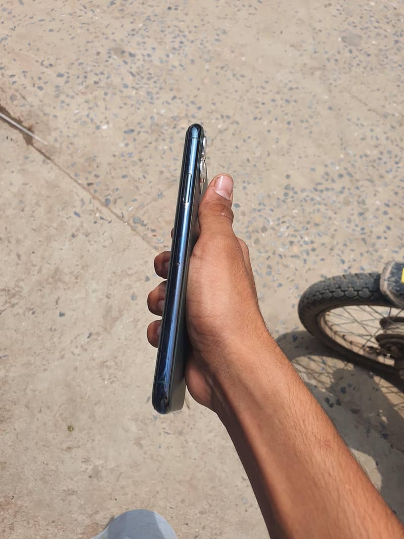 Apple iPhone 11 Pro Max 5