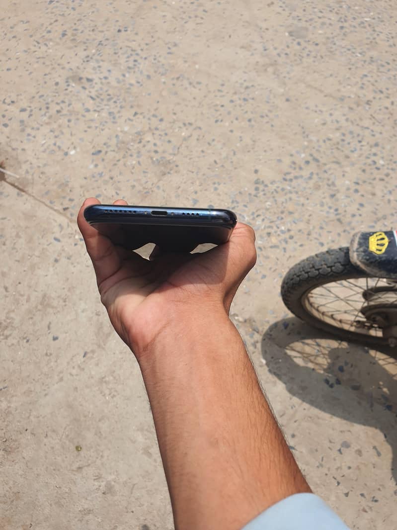 Apple iPhone 11 Pro Max 6