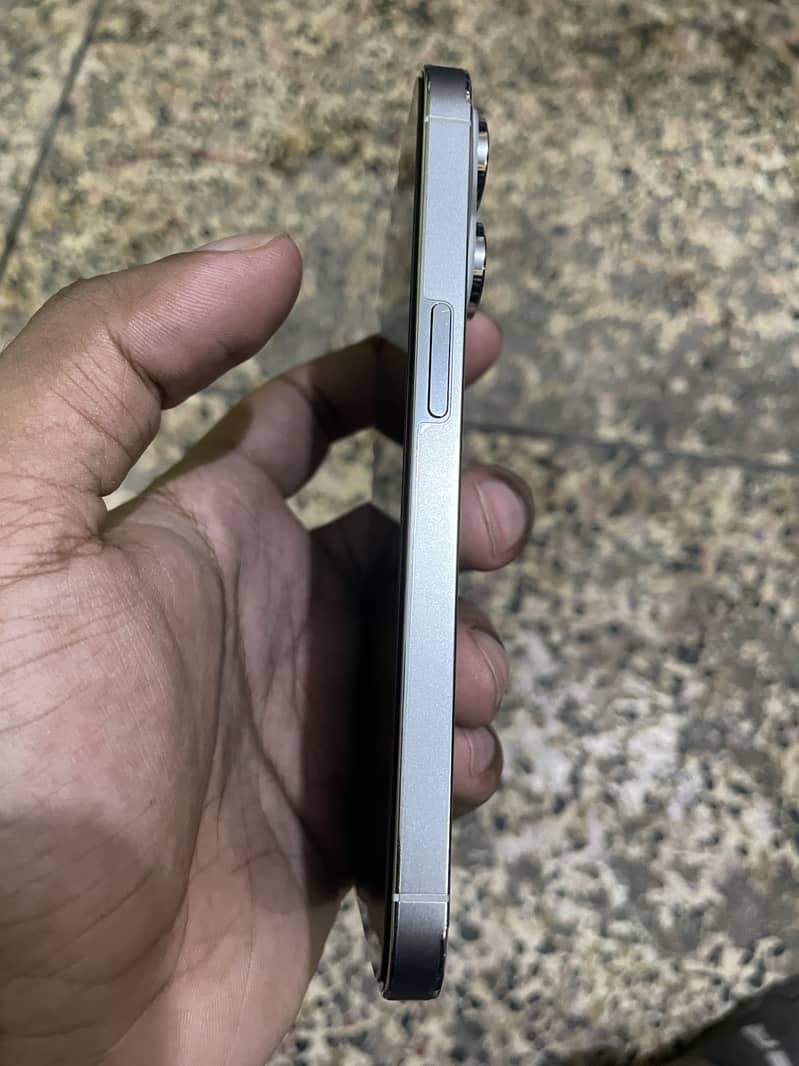 Apple iPhone 14 Pro 2