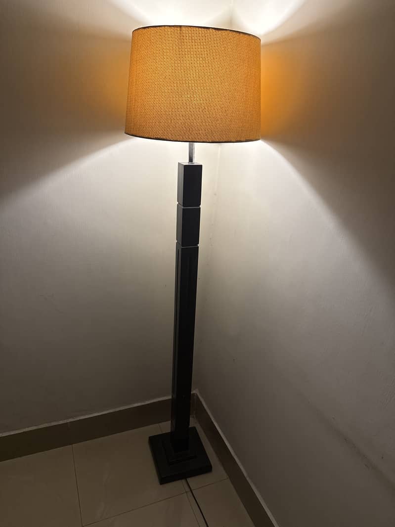 FLOOR LAMP 2
