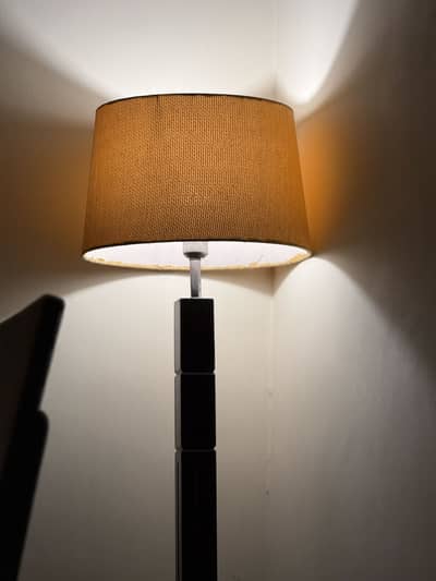 FLOOR LAMP