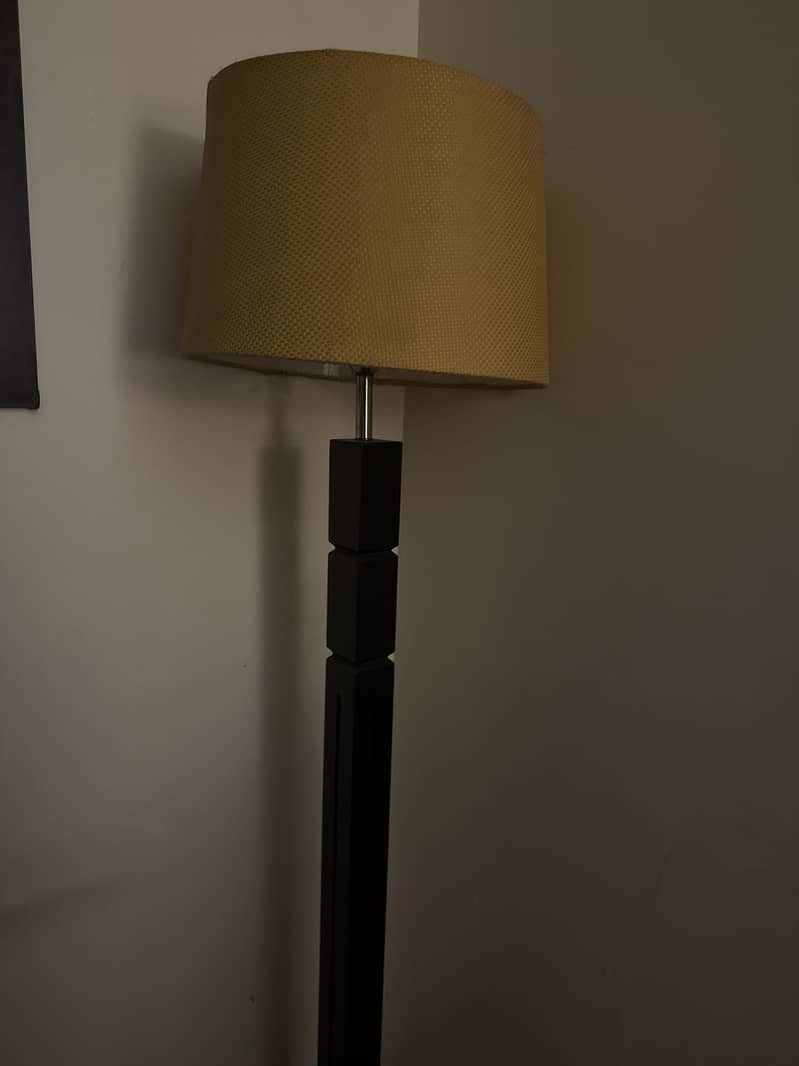 FLOOR LAMP 3