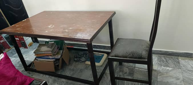 4x men Dining Table with chairs